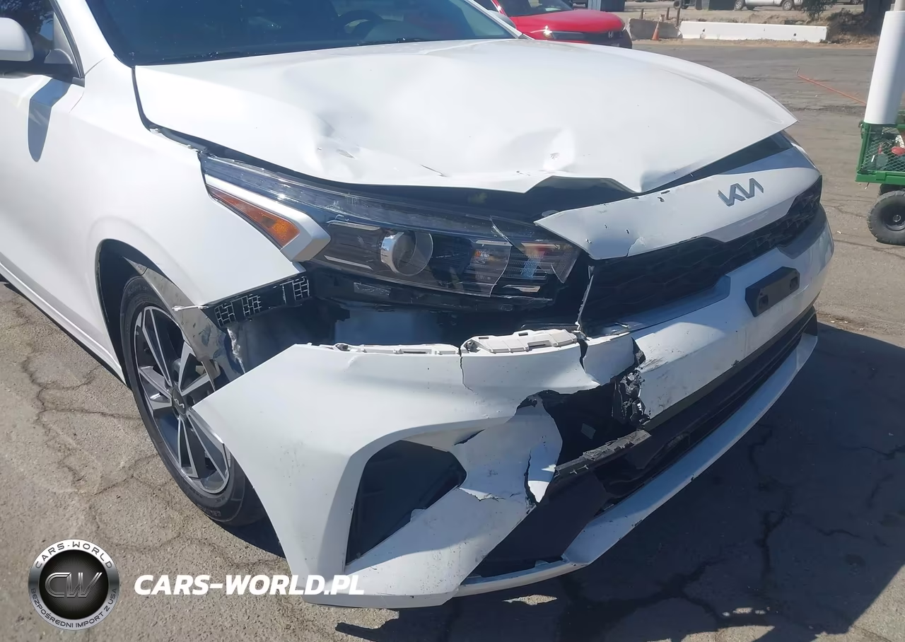 2023 Kia Forte Lxs VIN:3KPF24AD7PE653696 - 6