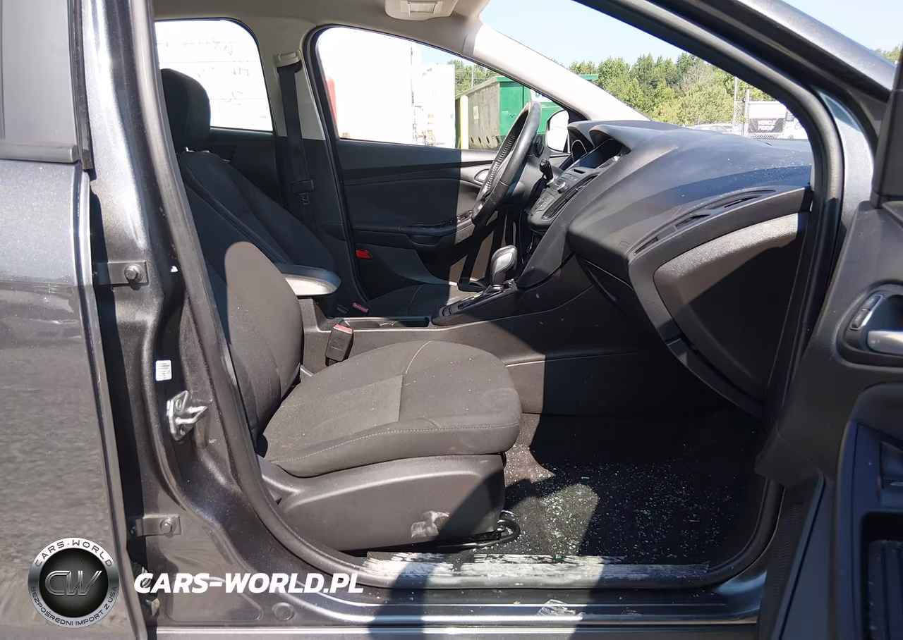 2016 Ford Focus Se VIN:1FADP3K23GL369642 - 5