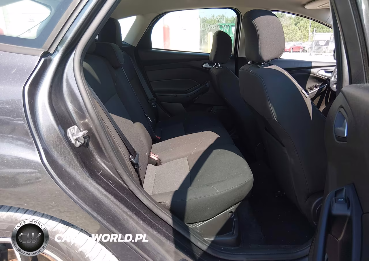 2016 Ford Focus Se VIN:1FADP3K23GL369642 - 8