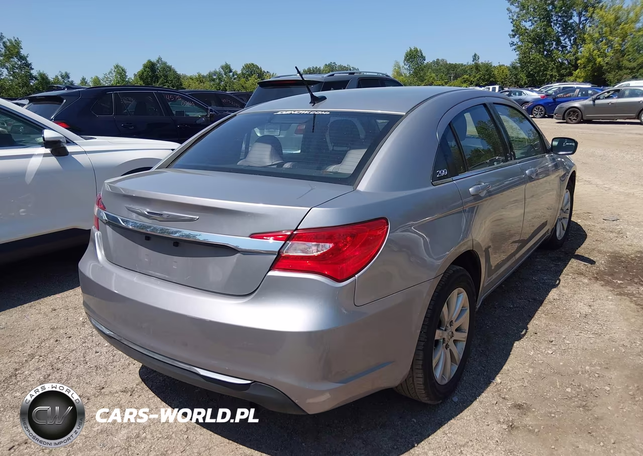 2013 Chrysler 200 Touring VIN:1C3CCBBB5DN762509 - 4