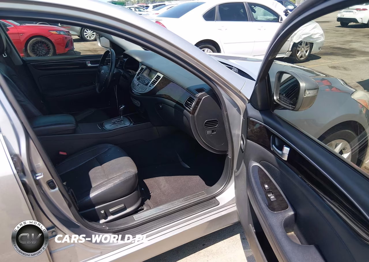 2012 Hyundai Genesis 3.8 VIN:KMHGC4DD9CU158114 - 5