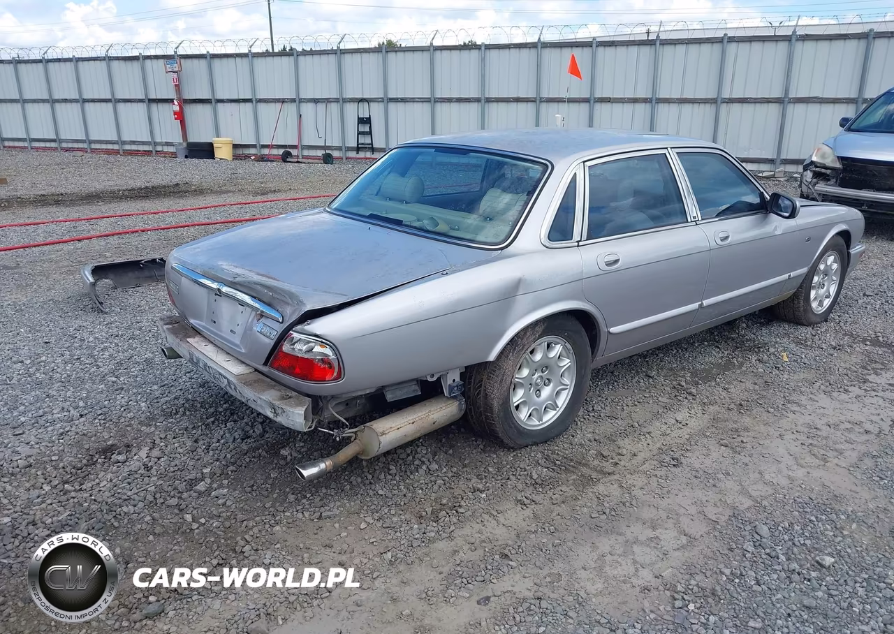 2000 Jaguar Xj8 VIN:SAJDA14C7YLF20106 - 4