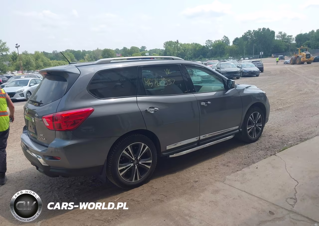 2017 Nissan Pathfinder Platinum VIN:5N1DR2MM3HC622534 - 4