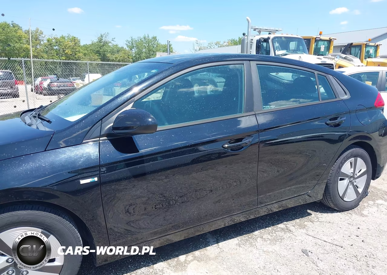 2018 Hyundai Ioniq Hybrid Blue VIN:KMHC65LC0JU075477 - 14