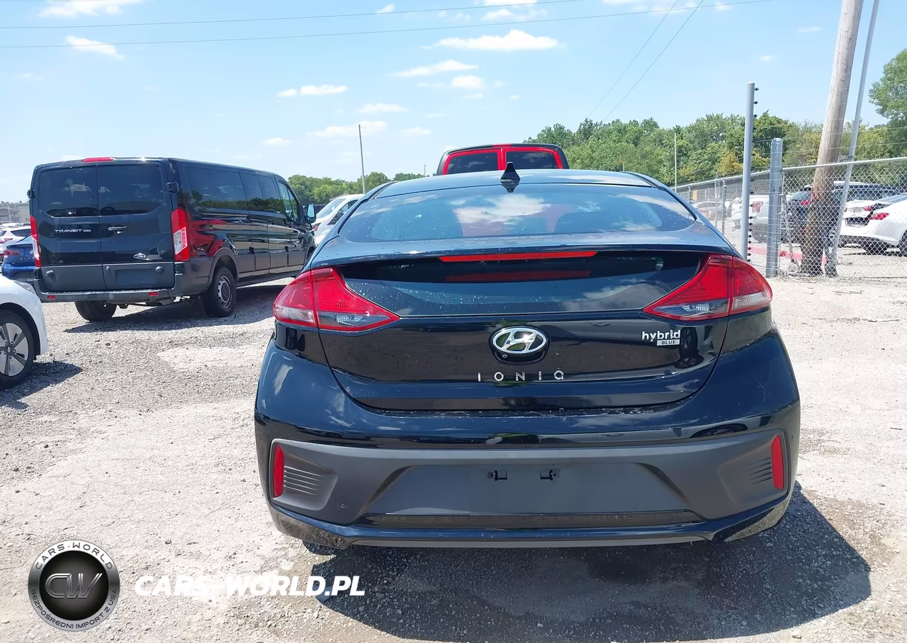2018 Hyundai Ioniq Hybrid Blue VIN:KMHC65LC0JU075477 - 16