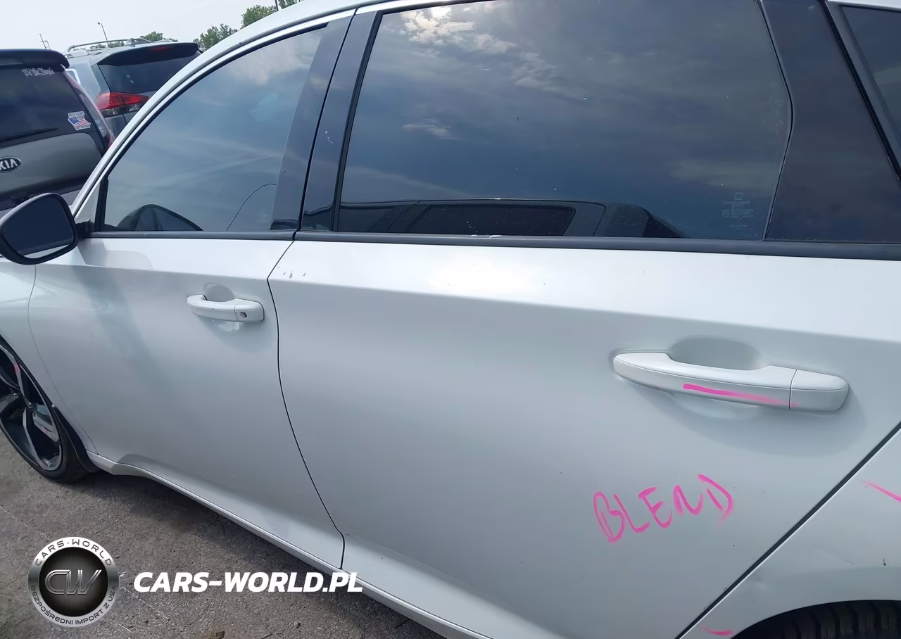 2018 Honda Accord Sport VIN:1HGCV1F31JA000219 - 15