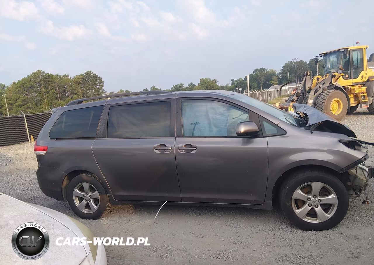 2013 Toyota Sienna Le V6 8 Passenger VIN:5TDKK3DC5DS293745 - 12
