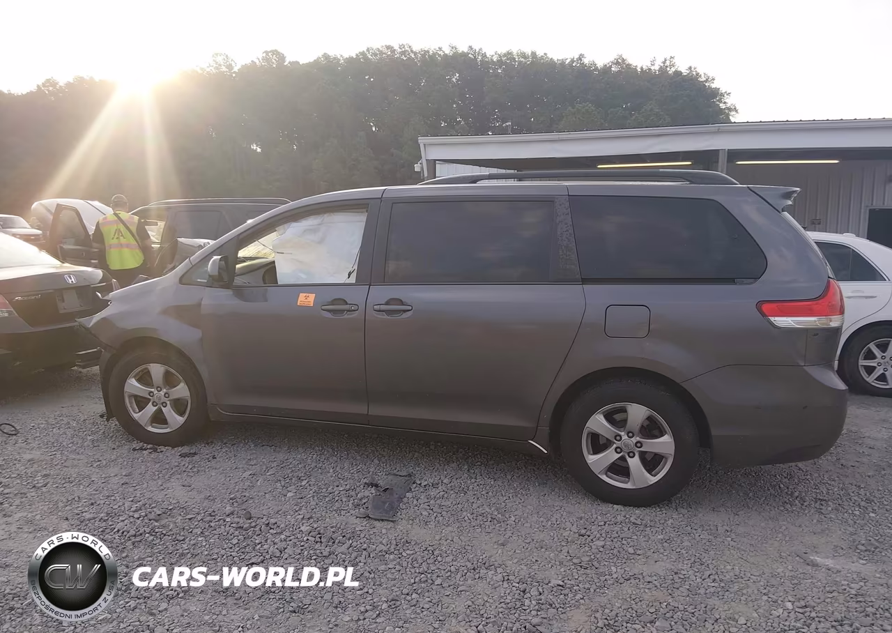 2013 Toyota Sienna Le V6 8 Passenger VIN:5TDKK3DC5DS293745 - 13