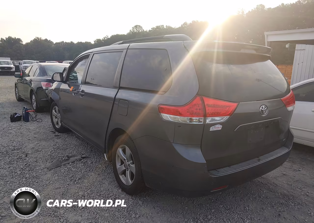 2013 Toyota Sienna Le V6 8 Passenger VIN:5TDKK3DC5DS293745 - 3