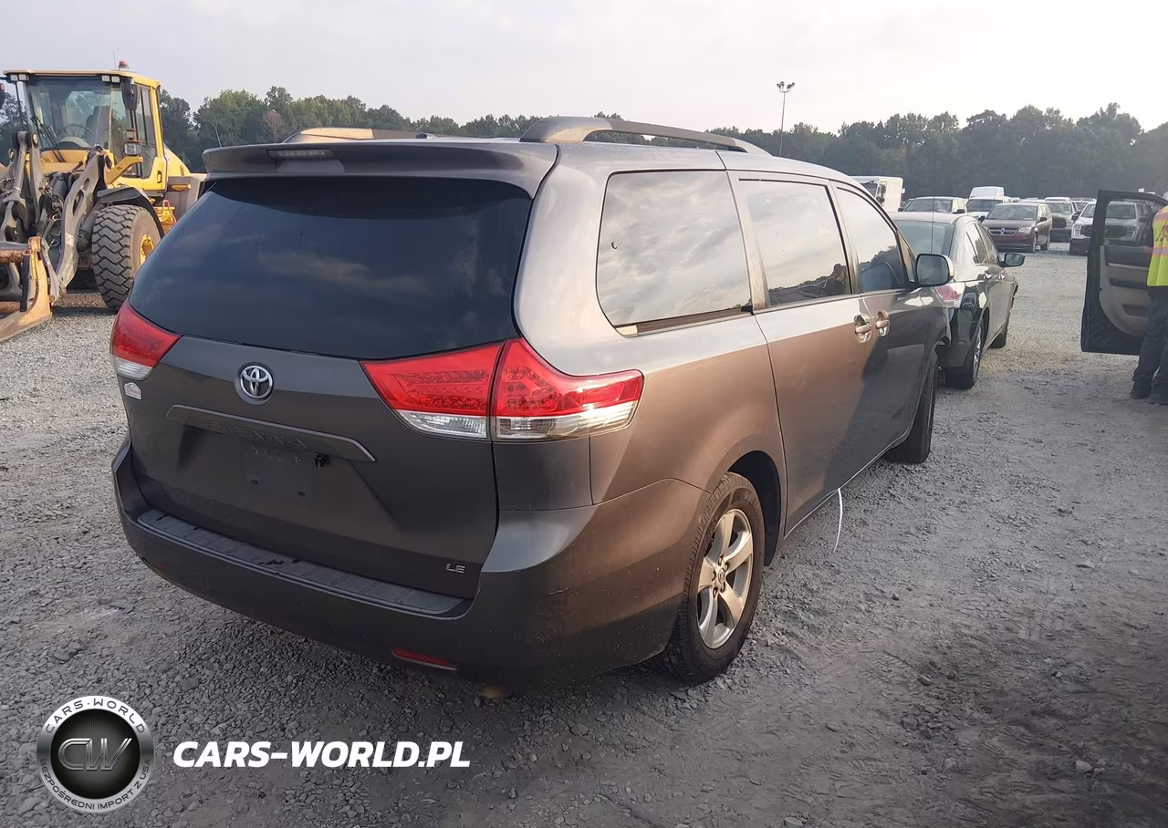 2013 Toyota Sienna Le V6 8 Passenger VIN:5TDKK3DC5DS293745 - 4