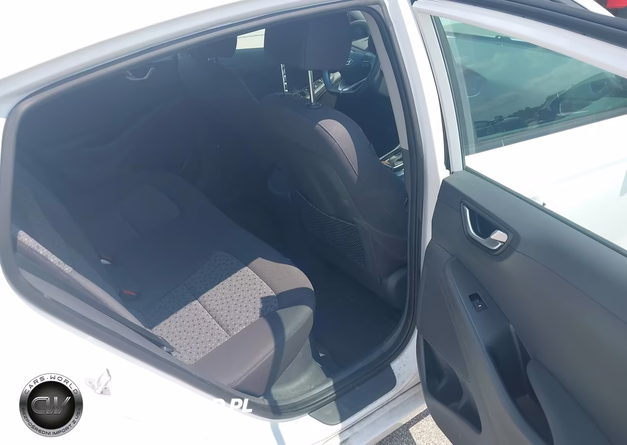 2018 Hyundai Ioniq Hybrid Blue VIN:KMHC65LC7JU076318 - 8