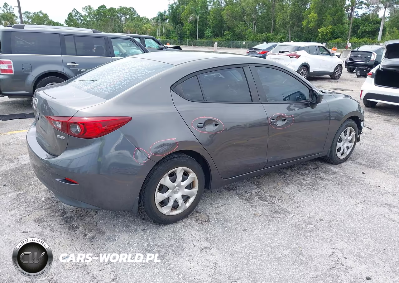 2018 Mazda Mazda3 Sport VIN:3MZBN1U7XJM161443 - 4