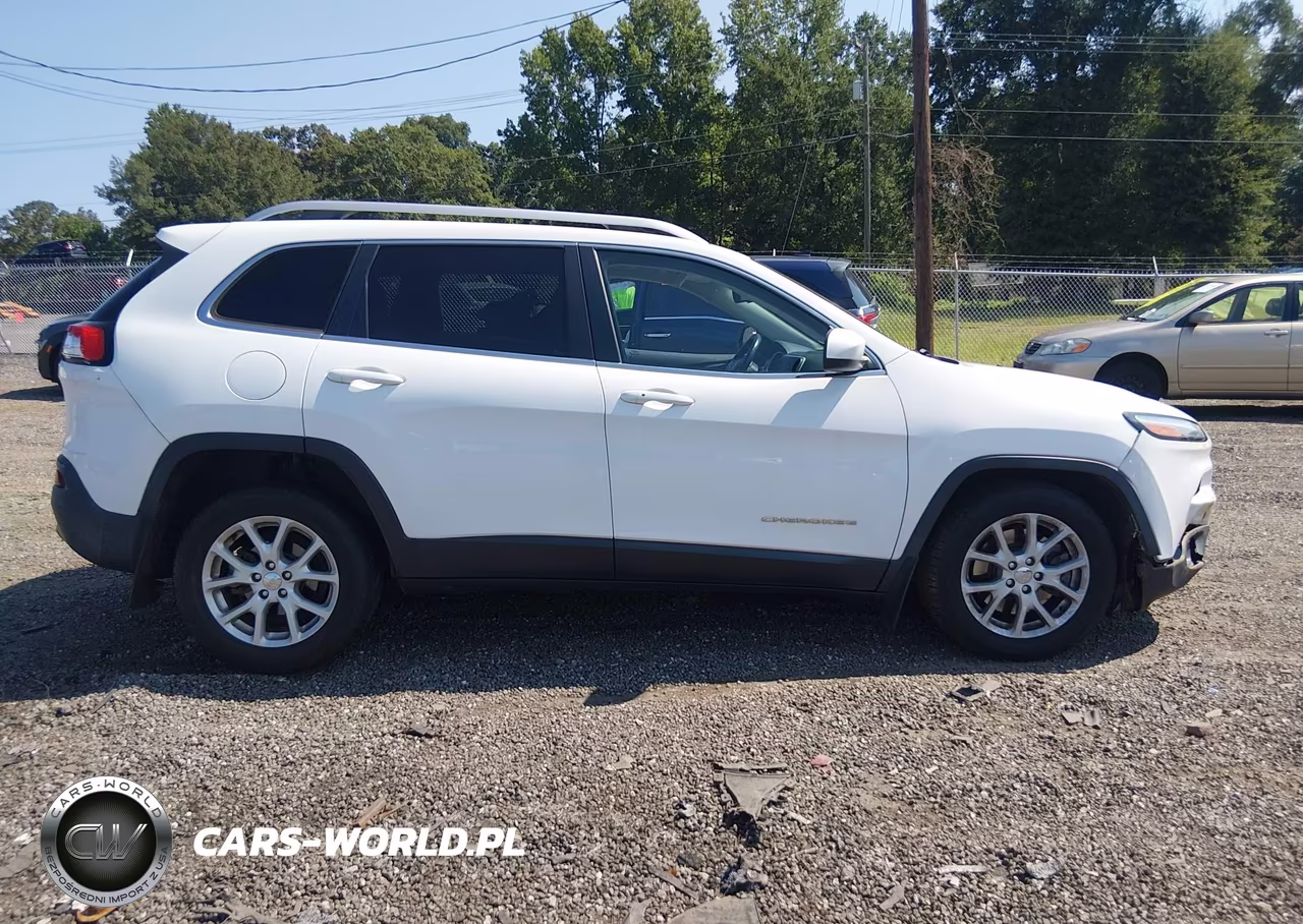 2015 Jeep Cherokee Latitude VIN:1C4PJLCB4FW628000 - 13