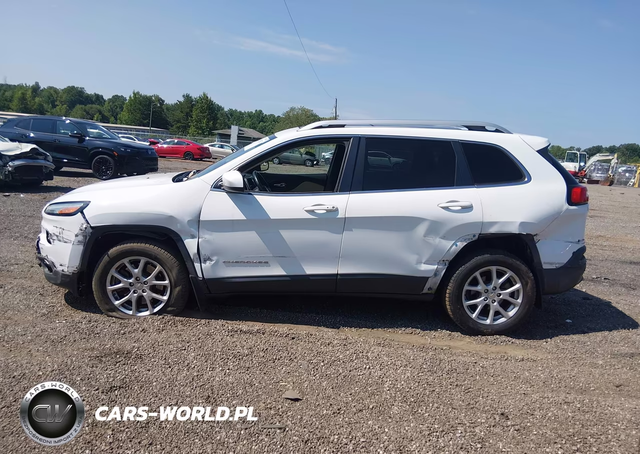 2015 Jeep Cherokee Latitude VIN:1C4PJLCB4FW628000 - 14