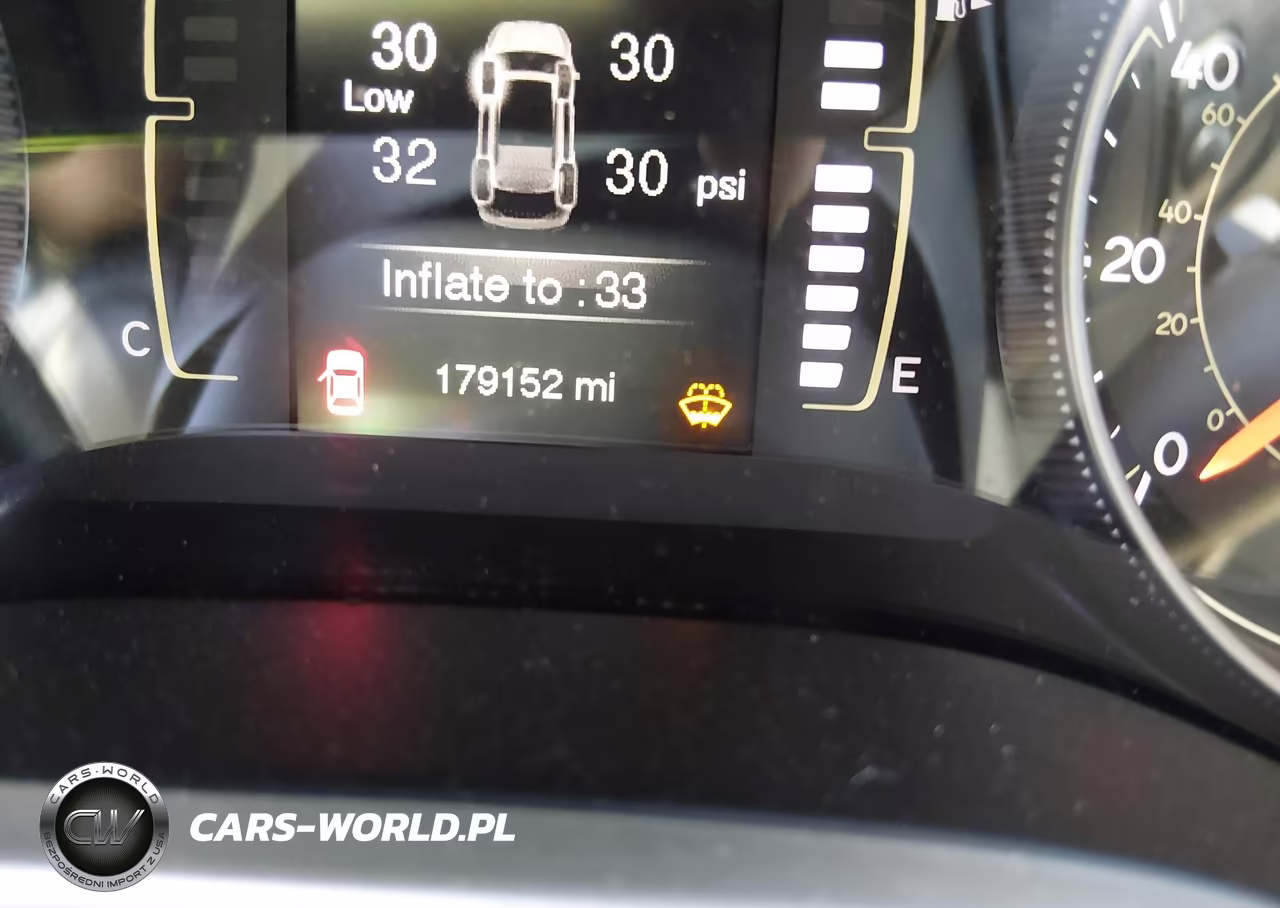 2015 Jeep Cherokee Latitude VIN:1C4PJLCB4FW628000 - 15
