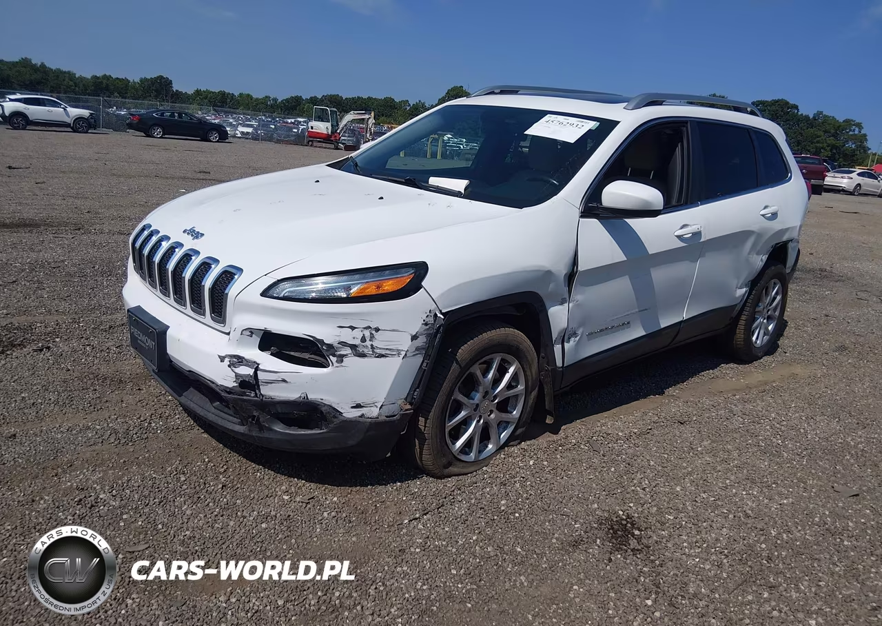 2015 Jeep Cherokee Latitude VIN:1C4PJLCB4FW628000 - 2