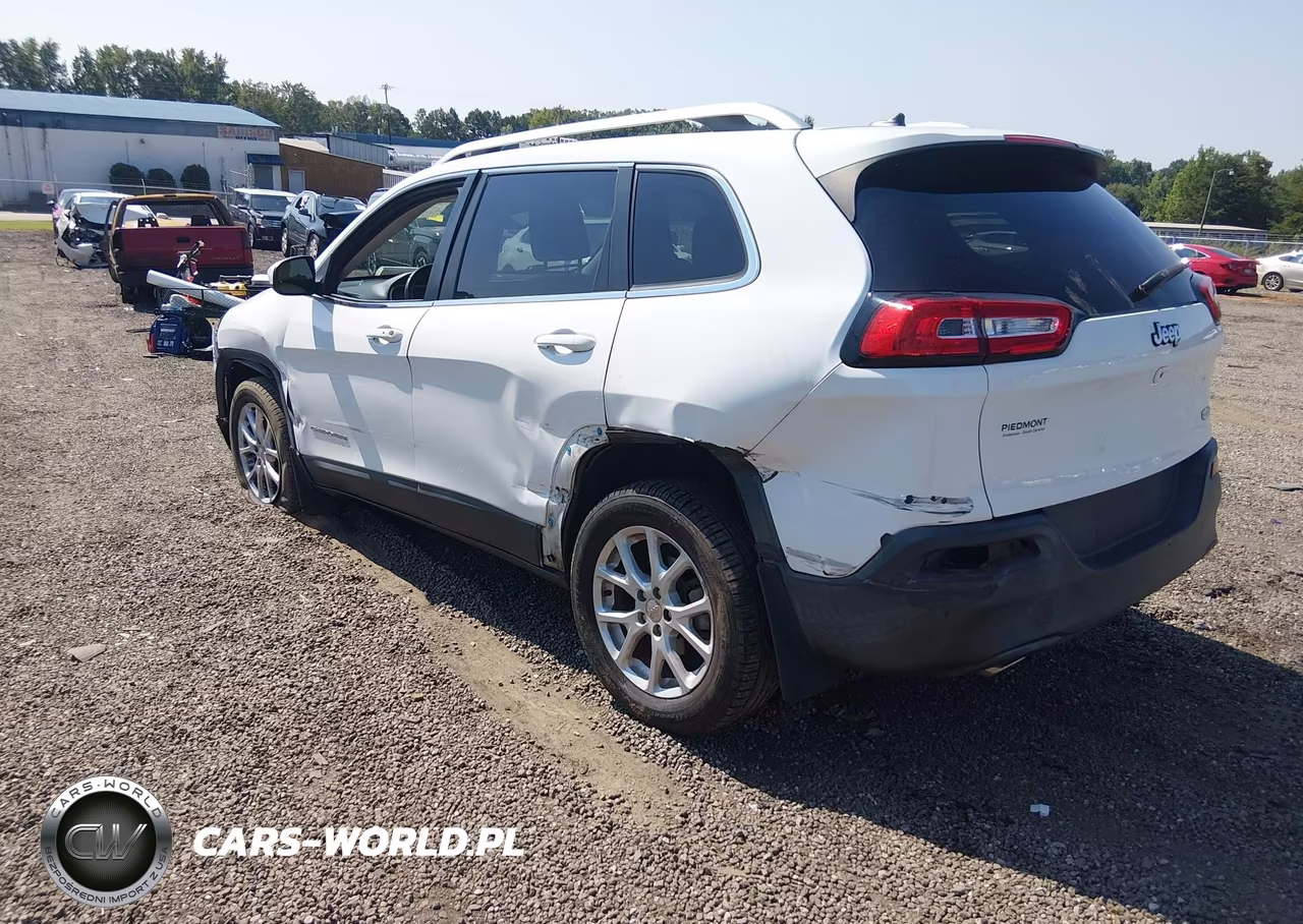 2015 Jeep Cherokee Latitude VIN:1C4PJLCB4FW628000 - 3