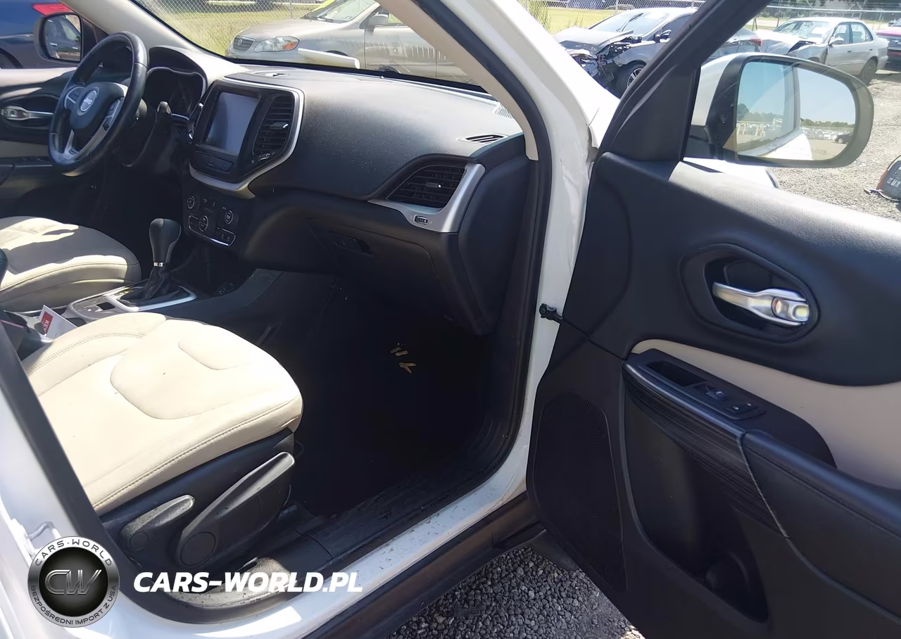 2015 Jeep Cherokee Latitude VIN:1C4PJLCB4FW628000 - 5