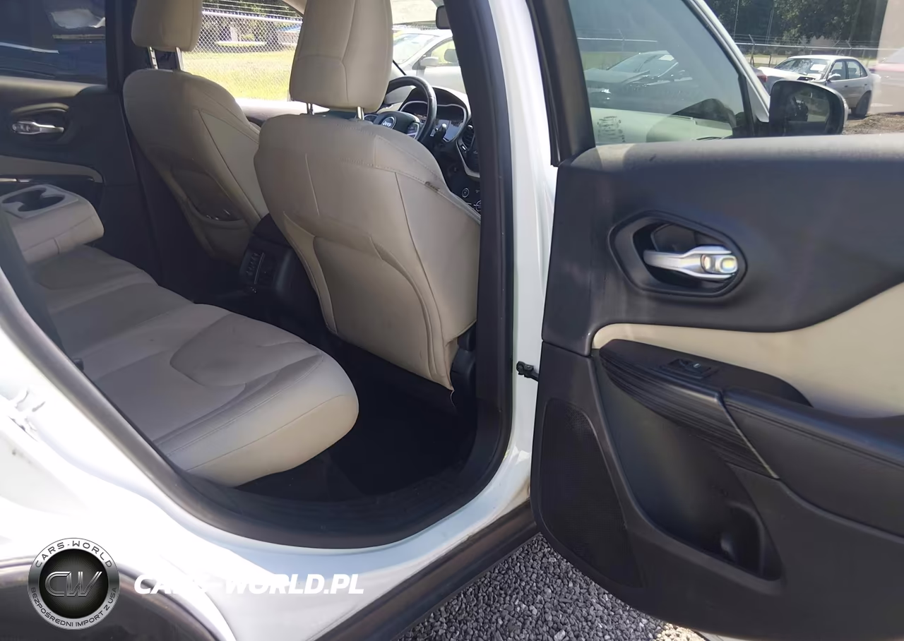 2015 Jeep Cherokee Latitude VIN:1C4PJLCB4FW628000 - 8