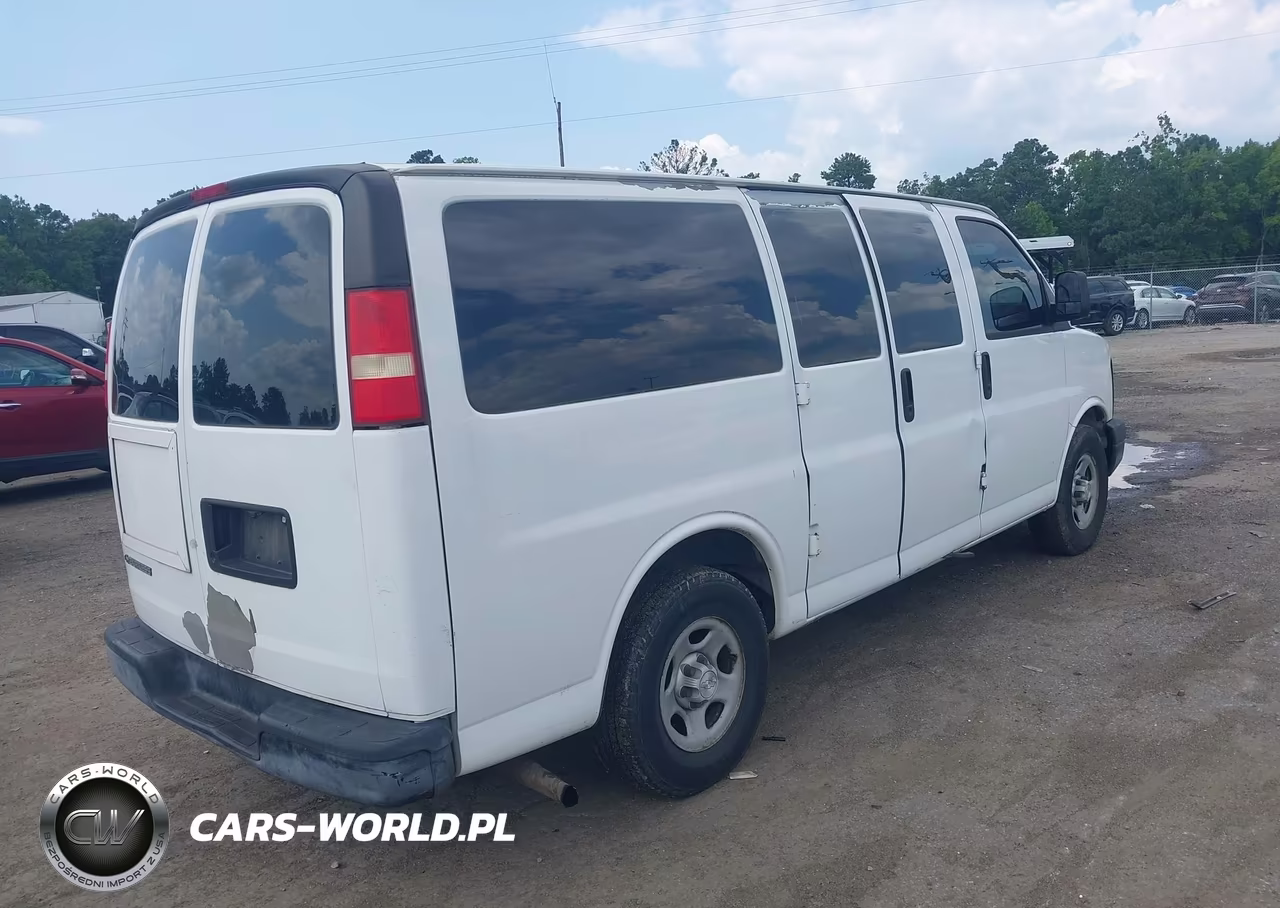 2008 Chevrolet Express Work Van VIN:1GCFG15X581220709 - 4