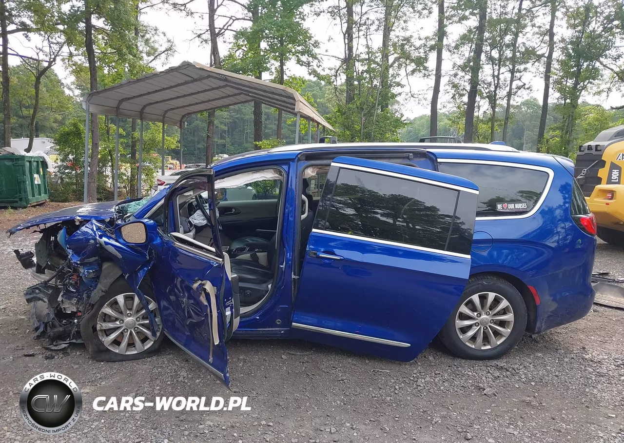 2019 Chrysler Pacifica Touring L VIN:2C4RC1BG3KR732517 - 14