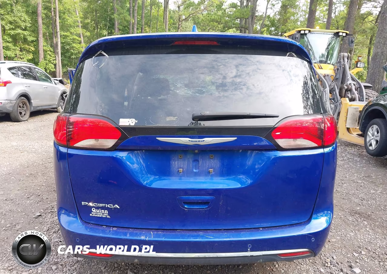 2019 Chrysler Pacifica Touring L VIN:2C4RC1BG3KR732517 - 16