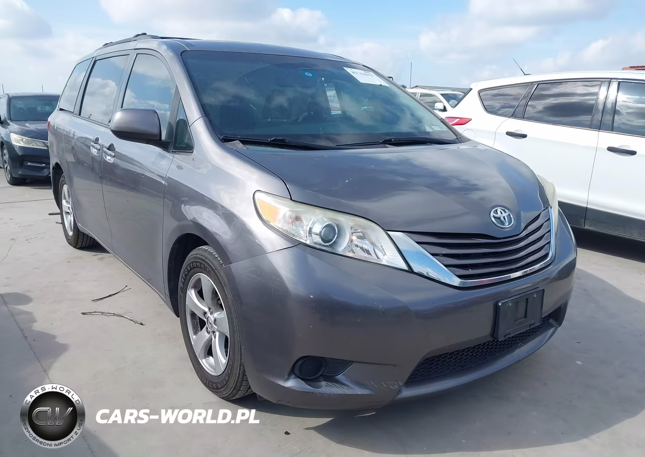 2015 Toyota Sienna Le 8 Passenger