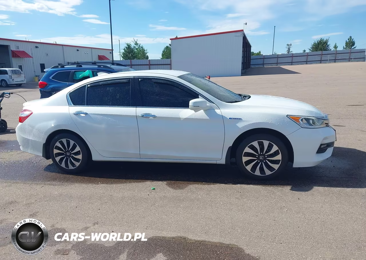 2017 Honda Accord Hybrid VIN:JHMCR6F32HC016135 - 13