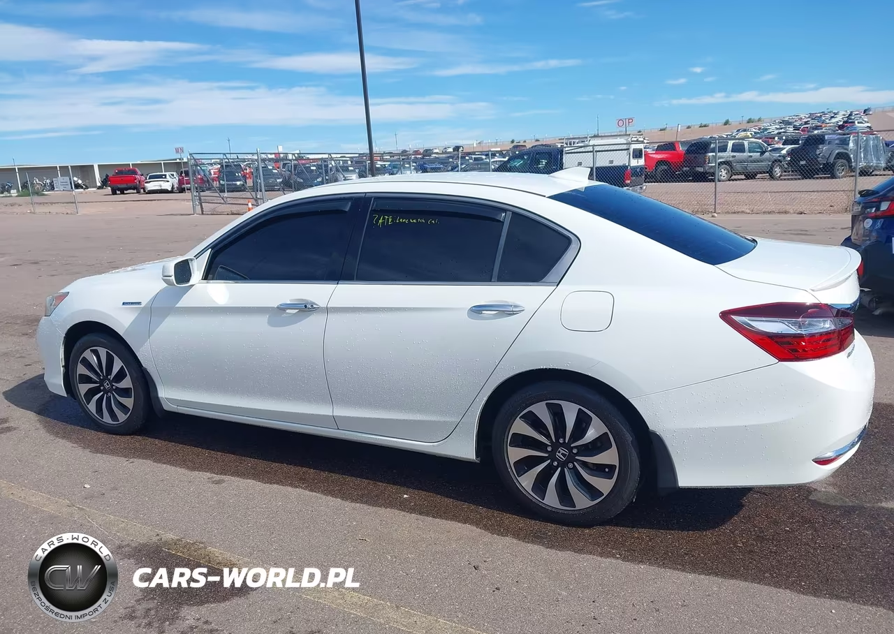 2017 Honda Accord Hybrid VIN:JHMCR6F32HC016135 - 14