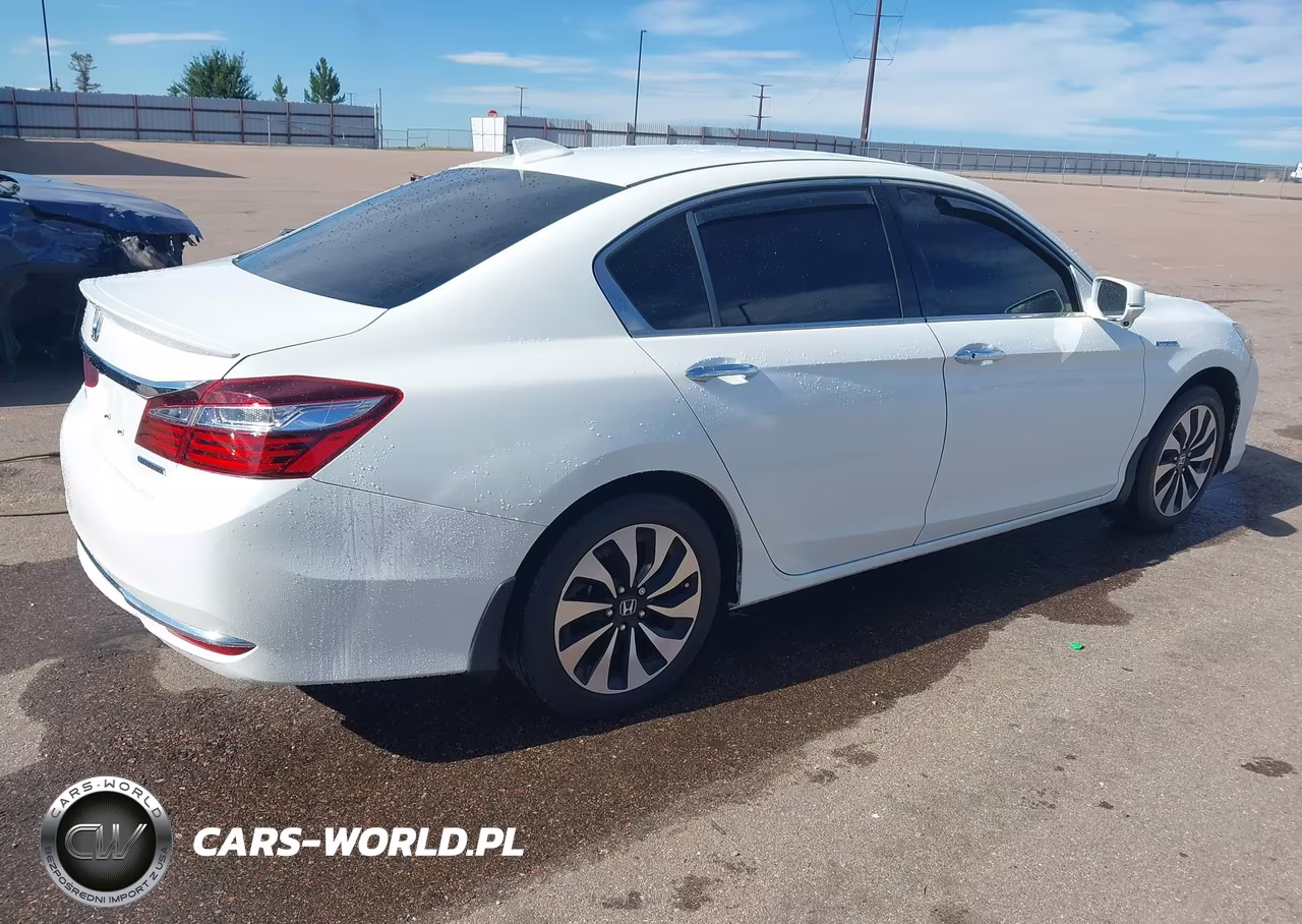 2017 Honda Accord Hybrid VIN:JHMCR6F32HC016135 - 4