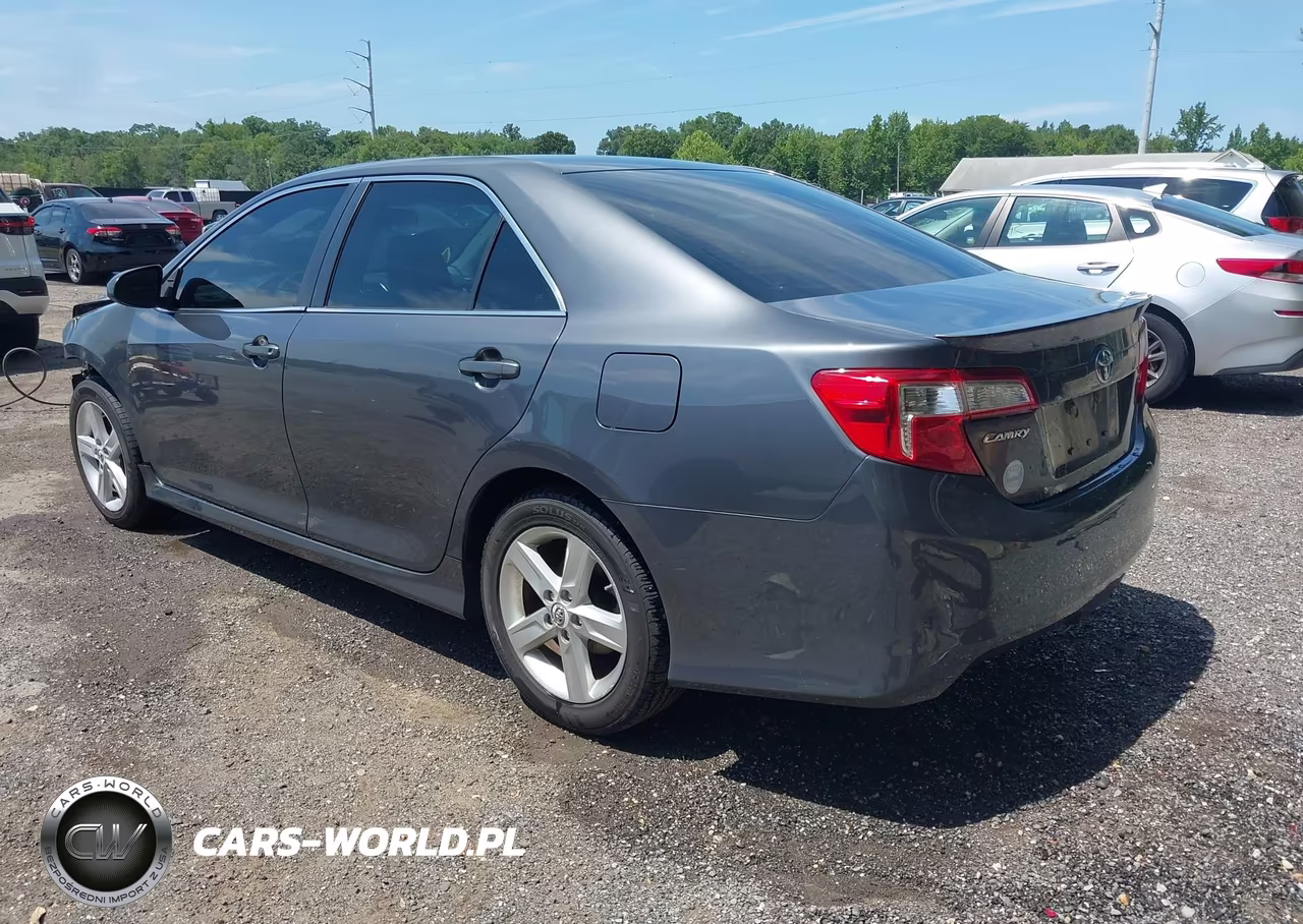 2014 Toyota Camry Se VIN:4T1BF1FK8EU345858 - 3