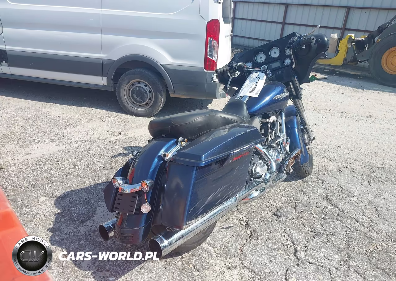 2012 Harley-Davidson Flhx Street Glide VIN:1HD1KBM15CB617057 - 4