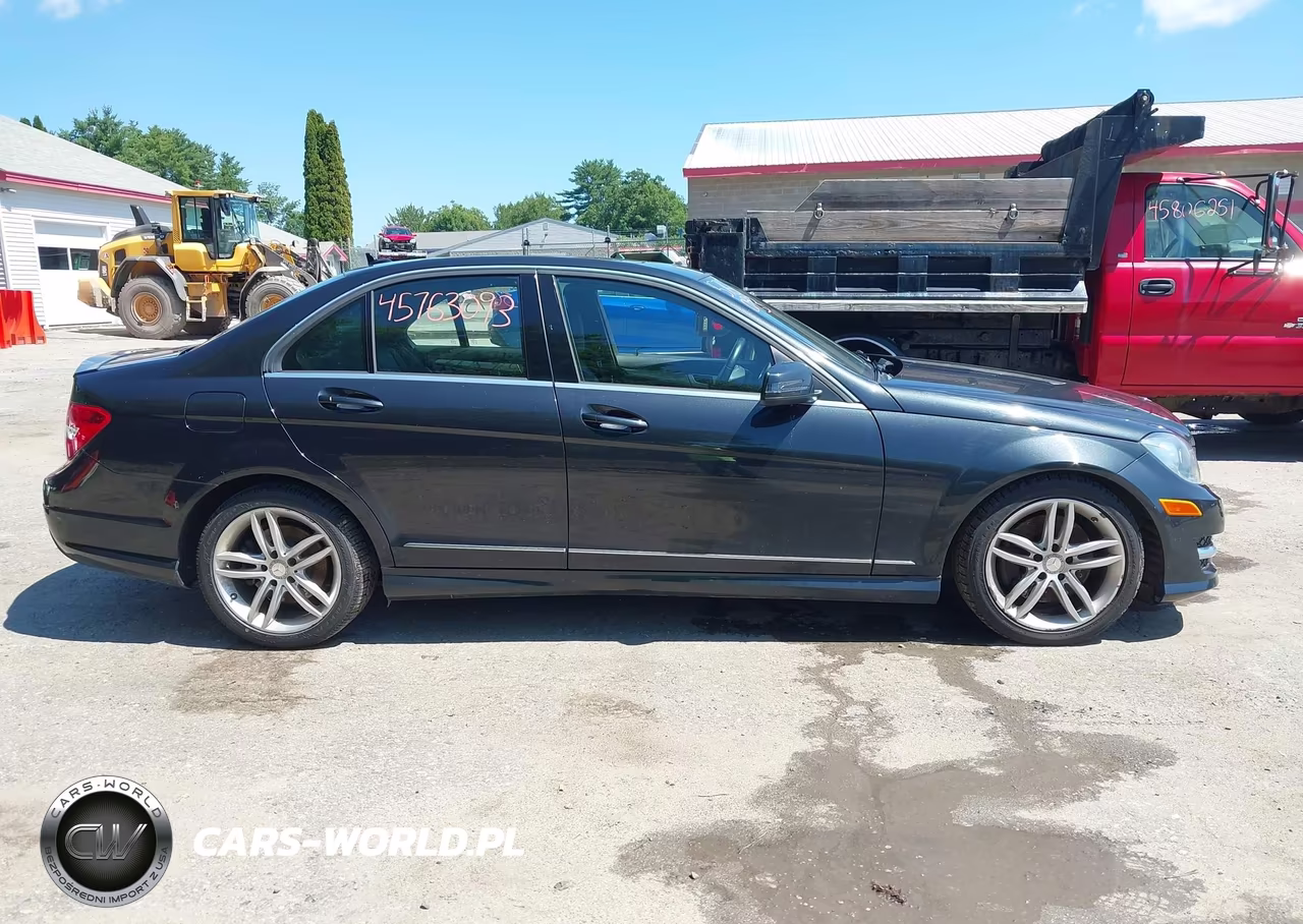2014 Mercedes-Benz C 300 Sport 4Matic VIN:WDDGF8AB4ER308289 - 13