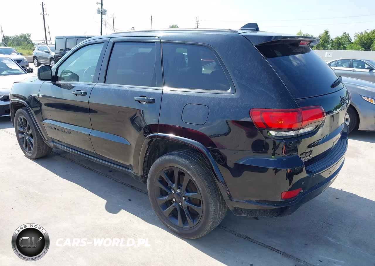 2018 Jeep Grand Cherokee Altitude 4X4 VIN:1C4RJFAG3JC181307 - 3