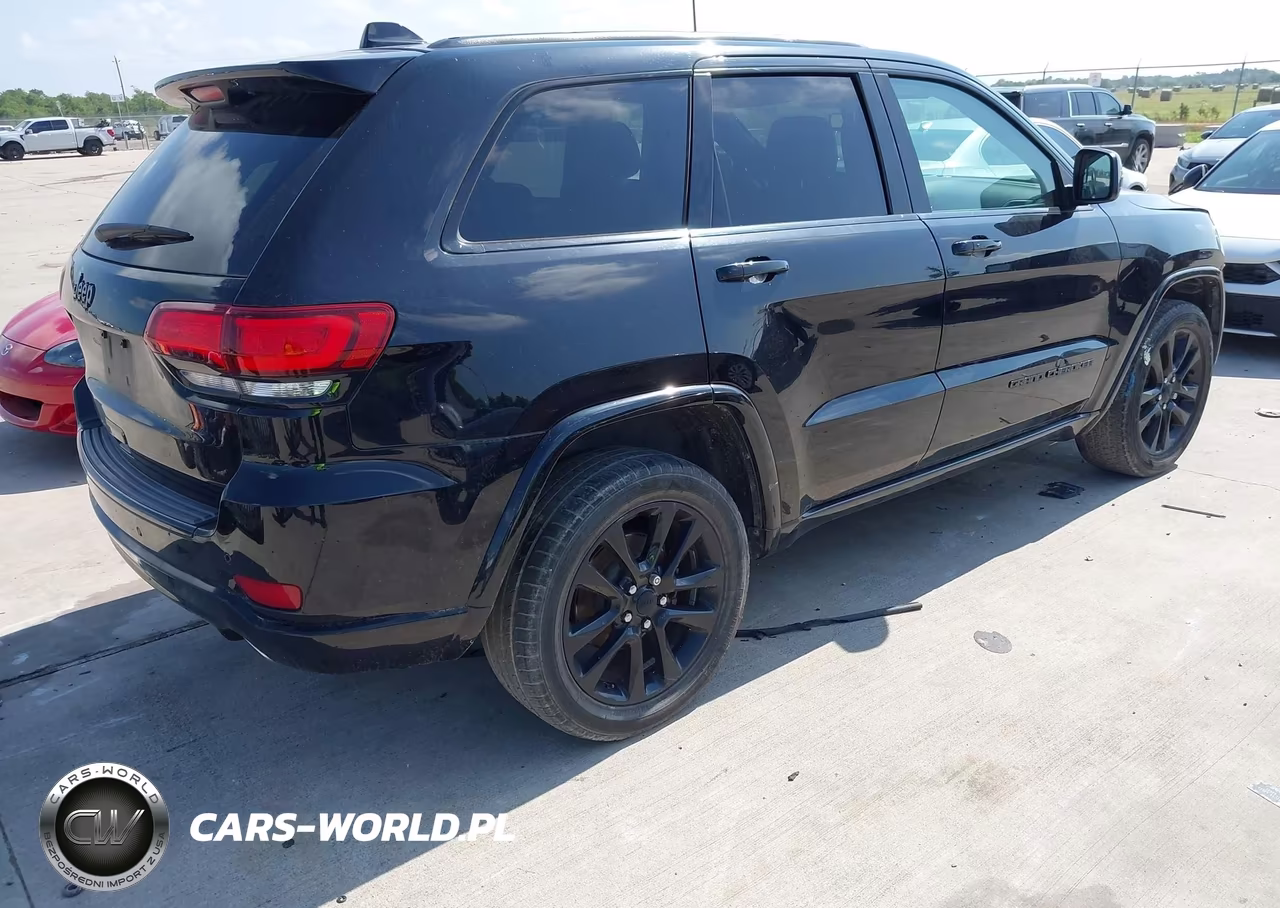 2018 Jeep Grand Cherokee Altitude 4X4 VIN:1C4RJFAG3JC181307 - 4