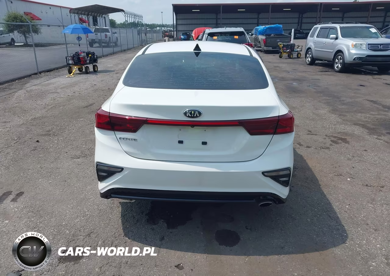 2019 Kia Forte Lxs VIN:3KPF24AD6KE104841 - 17