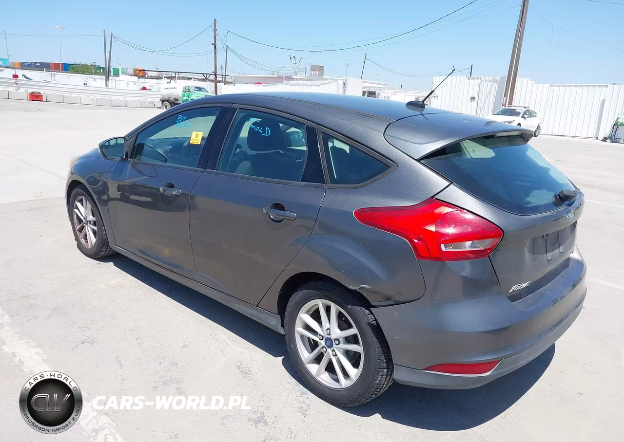 2015 Ford Focus Se VIN:1FADP3K23FL288767 - 3