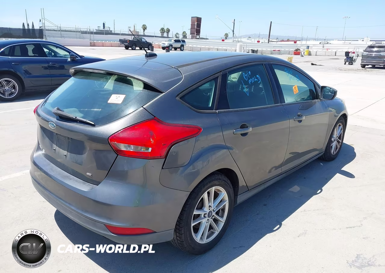 2015 Ford Focus Se VIN:1FADP3K23FL288767 - 4