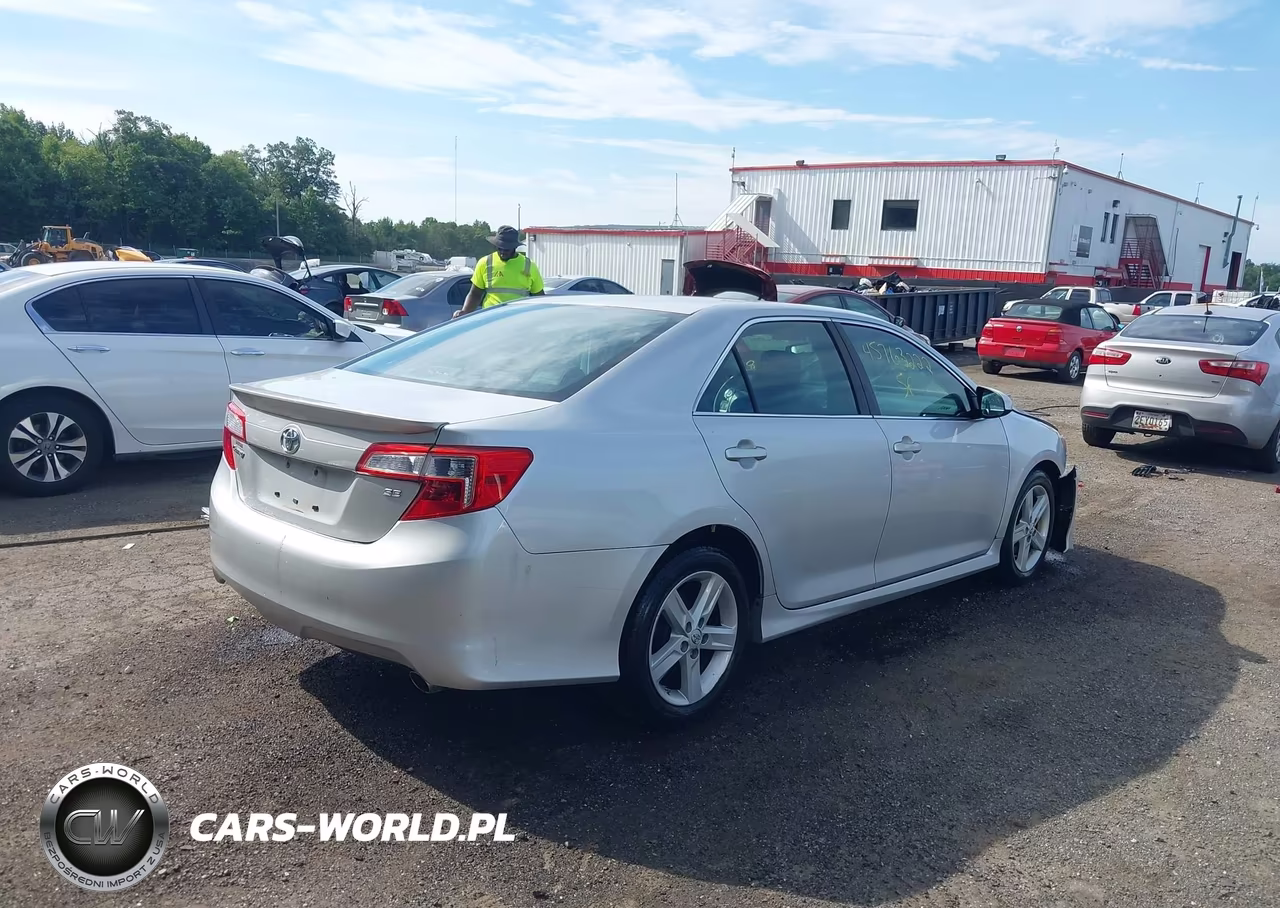 2014 Toyota Camry Se VIN:4T1BF1FKXEU316085 - 4