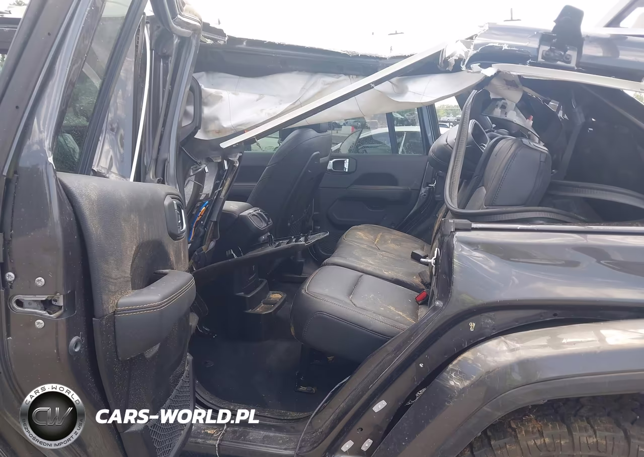 2025 Jeep Wrangler 4-Door Sahara 4X4 VIN:1C4PJXEN3SW618289 - 8