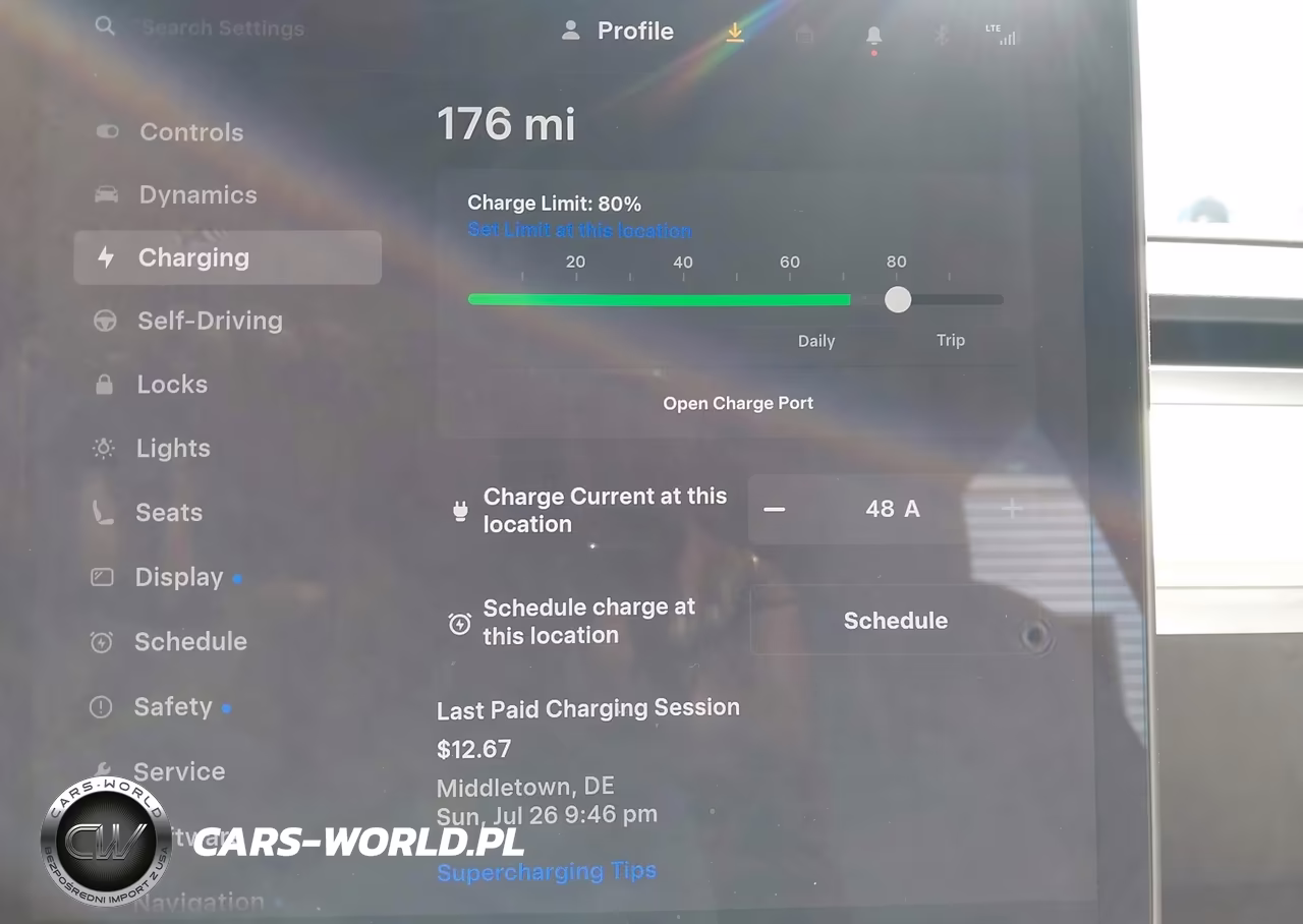 2025 Tesla Model Y Performance Dual Motor All-Wheel Drive VIN:7SAYGDEFXSA356138 - 17