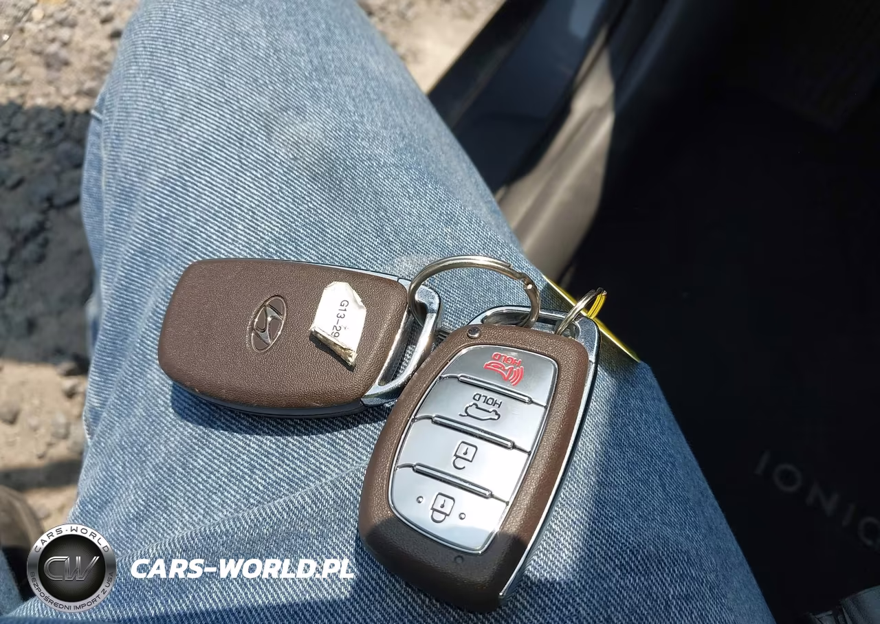 2018 Hyundai Ioniq Hybrid Blue VIN:KMHC65LC6JU099928 - 11