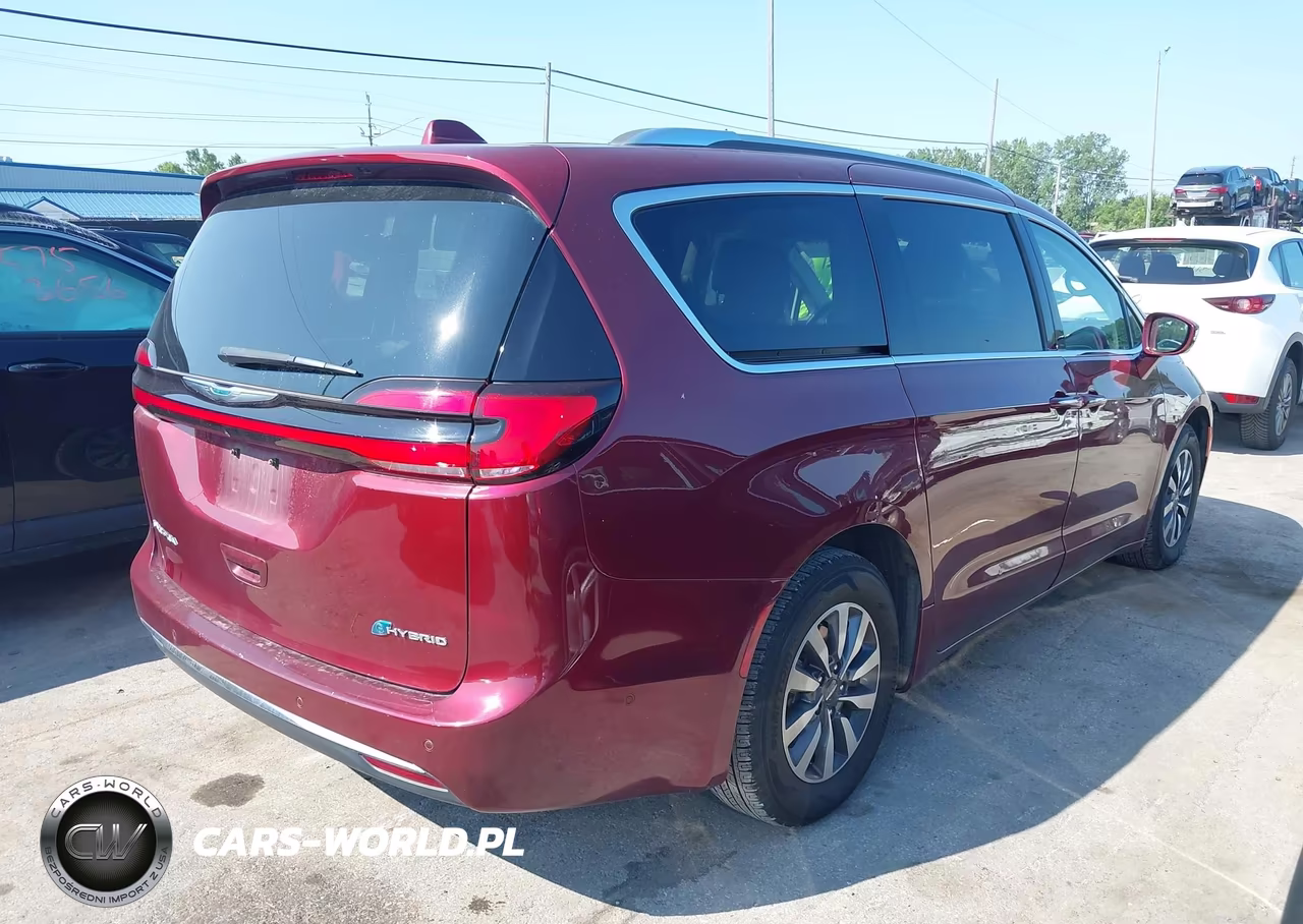 2021 Chrysler Pacifica Hybrid Touring L VIN:2C4RC1L74MR591667 - 4