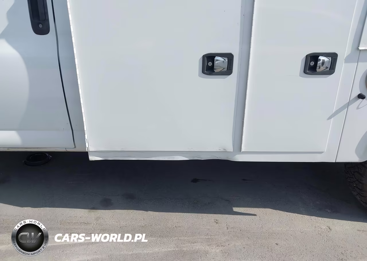 2019 Chevrolet Express Cutaway 4500 VIN:1GB0GRFG4K1303529 - 11