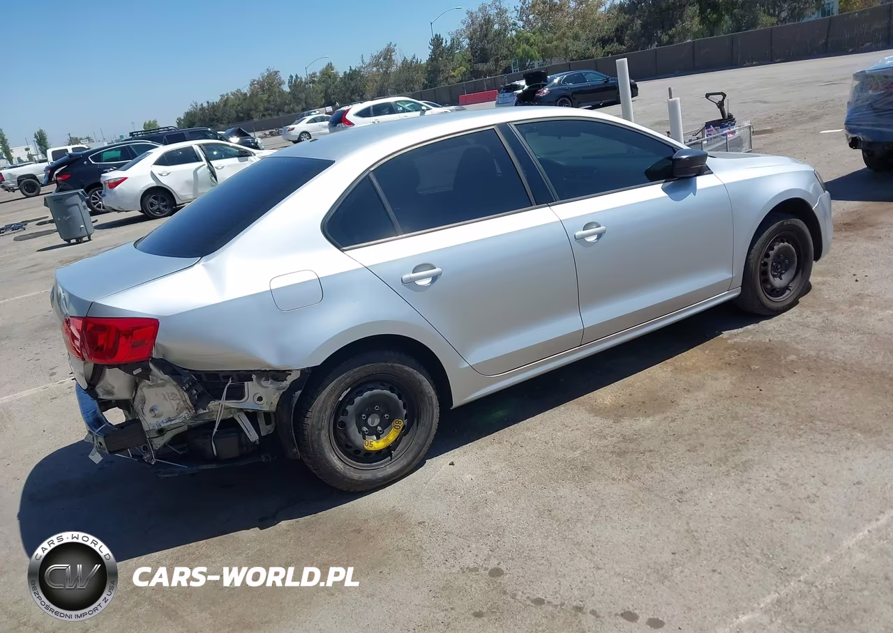 2012 Volkswagen Jetta 2.0L S VIN:3VW2K7AJXCM305023 - 4
