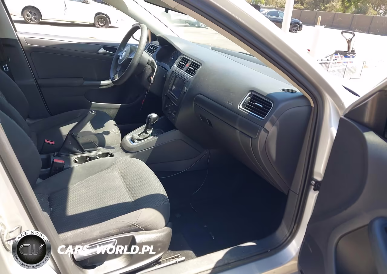 2012 Volkswagen Jetta 2.0L S VIN:3VW2K7AJXCM305023 - 5