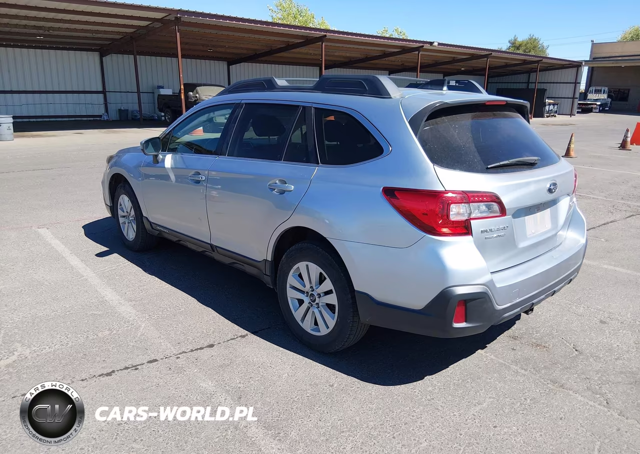 2018 Subaru Outback 2.5I Premium VIN:4S4BSACC1J3200640 - 3