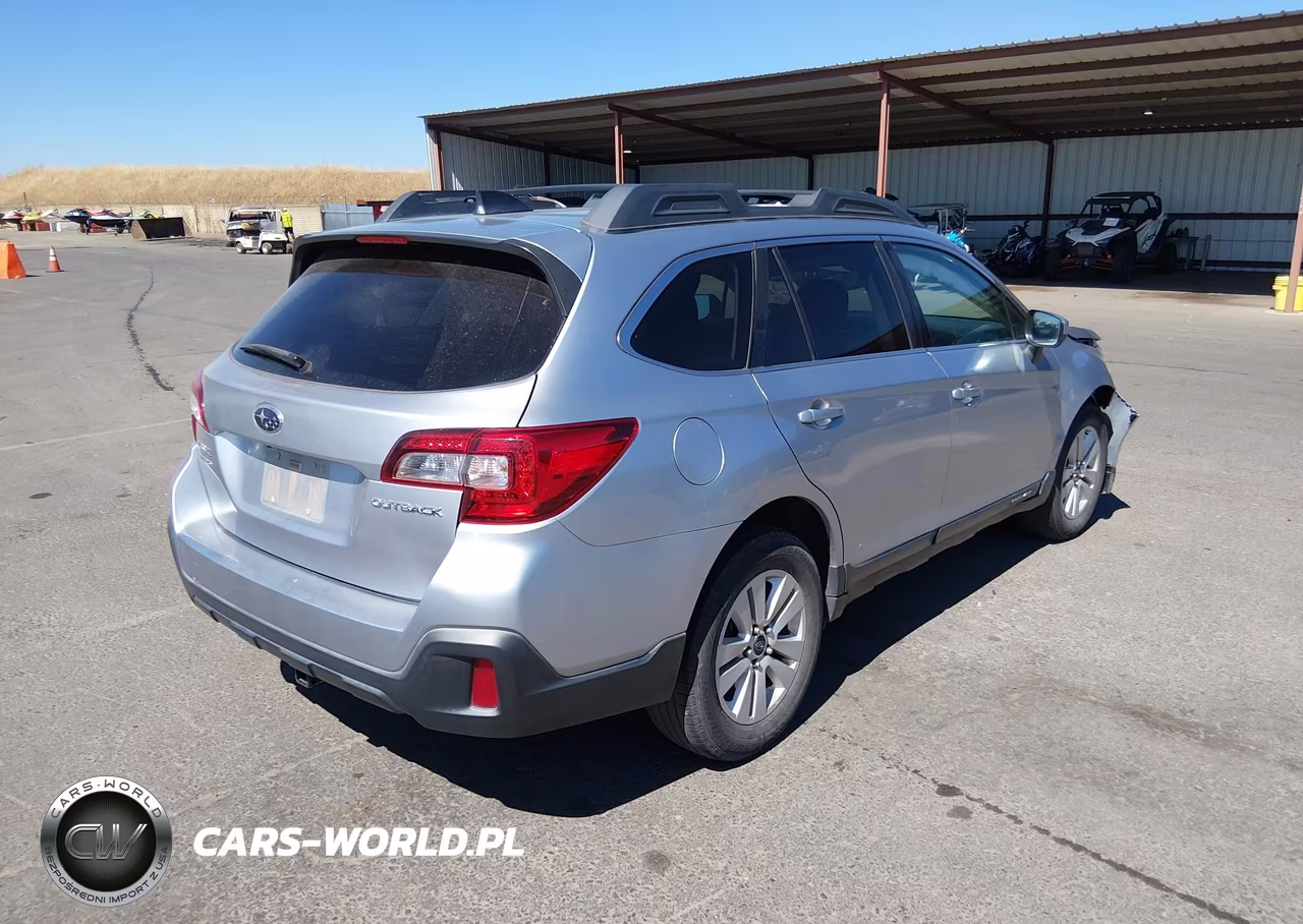 2018 Subaru Outback 2.5I Premium VIN:4S4BSACC1J3200640 - 4
