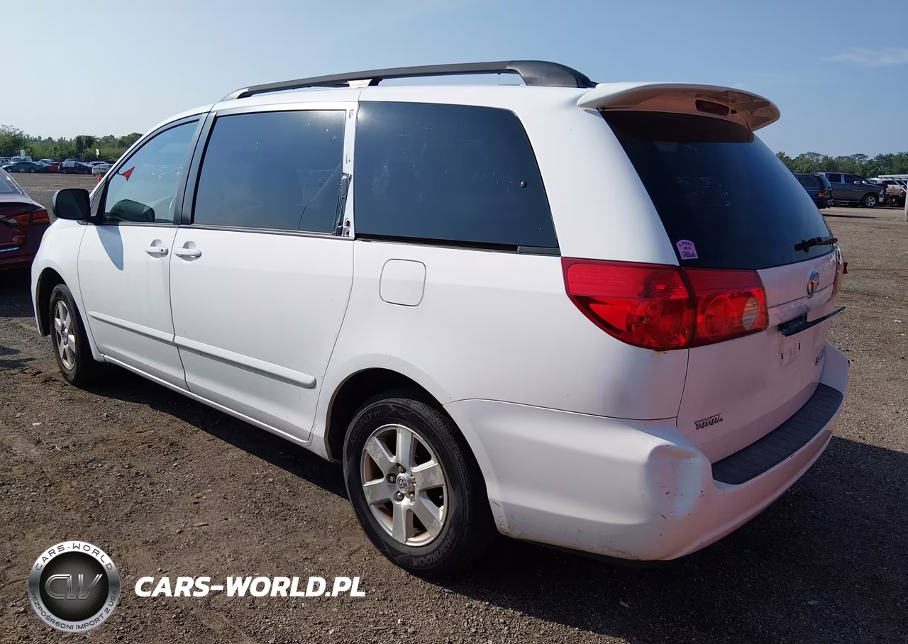 2010 Toyota Sienna Le VIN:5TDKK4CC9AS308671 - 3