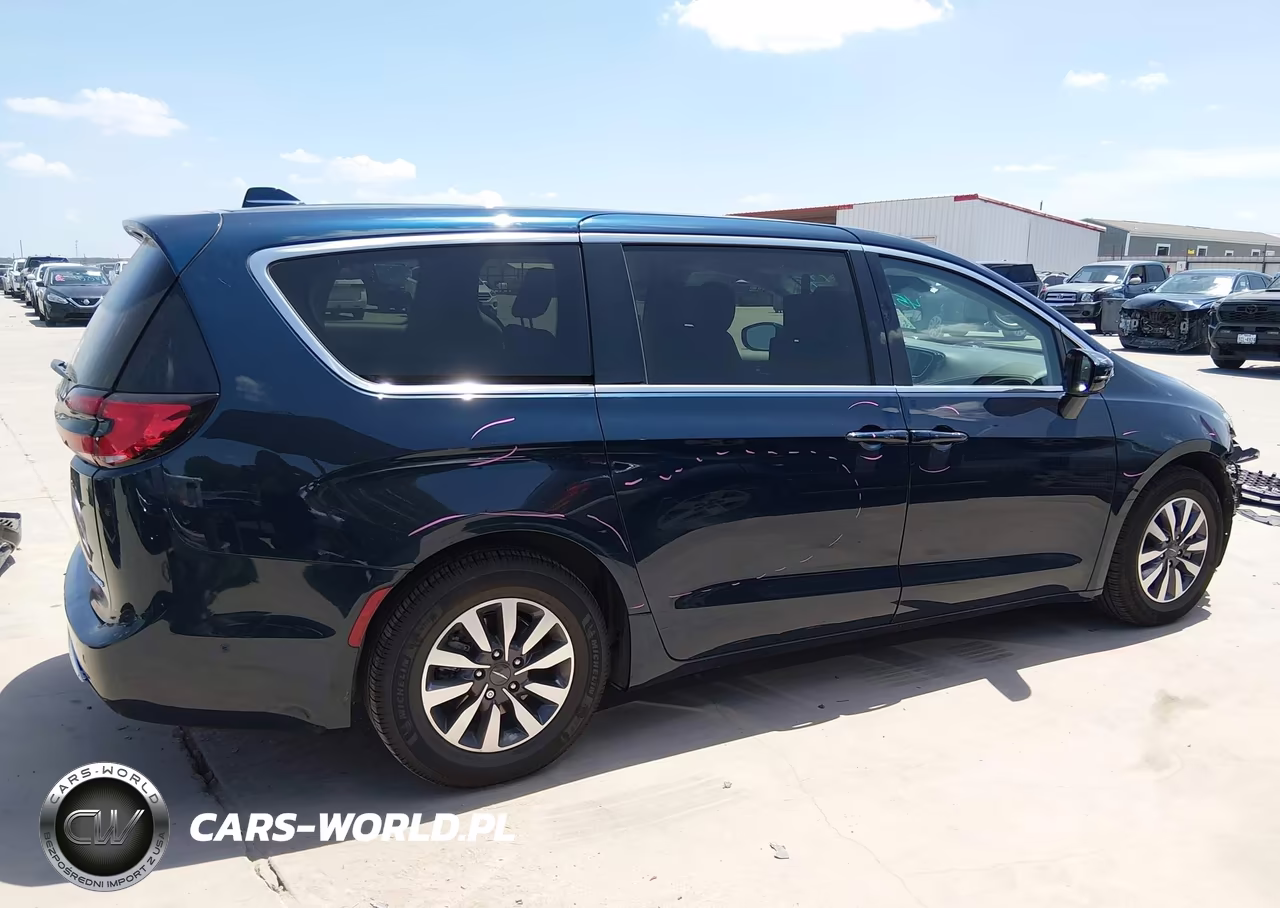 2022 Chrysler Pacifica Hybrid Touring L VIN:2C4RC1L72NR196601 - 14